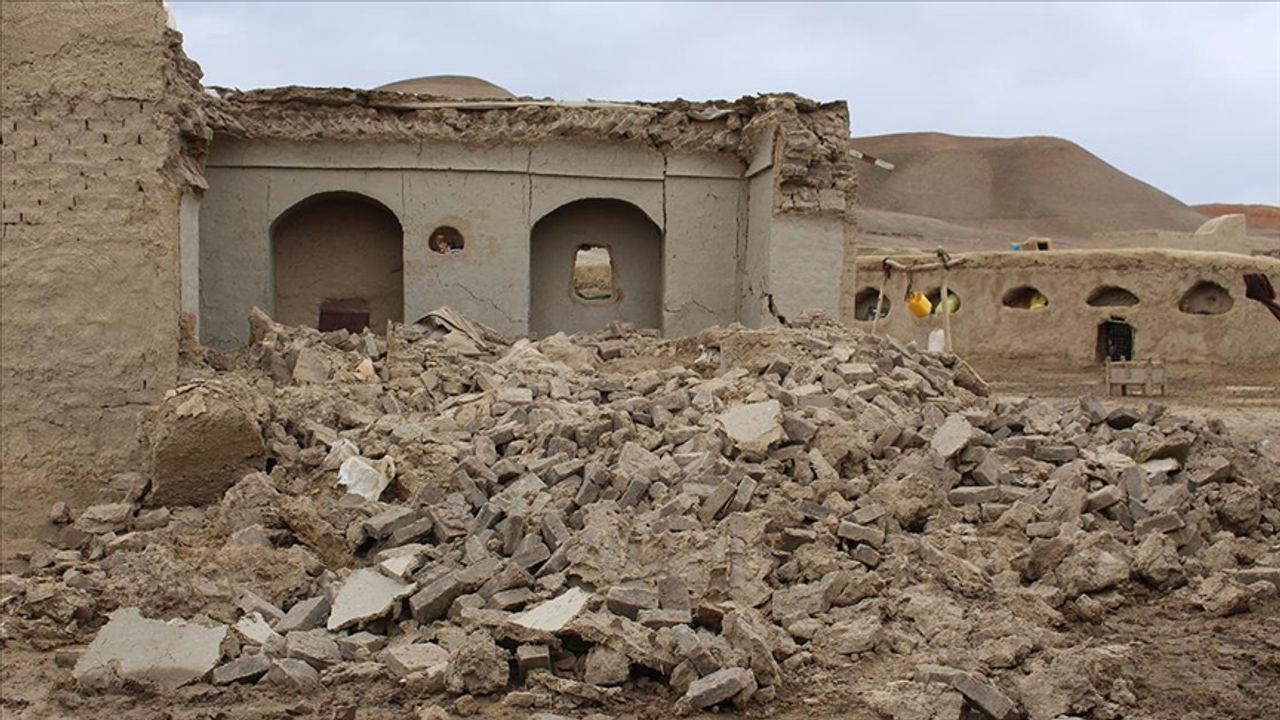 Afganistan'da 5.9 büyüklüğünde deprem