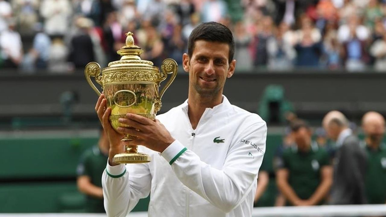 Teniste dünya 3 numarası Djokovic Wimbledon'da şampiyon oldu