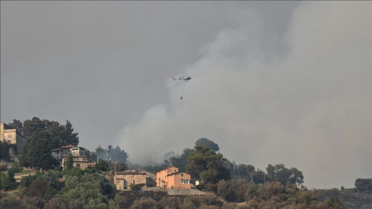 İtalya-Slovenya sınırındaki orman yangını 25 aileyi yerinden etti