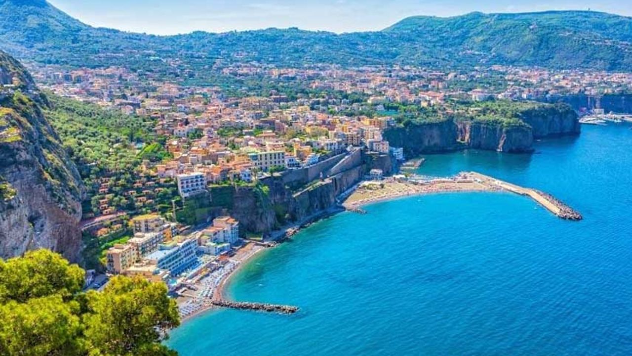 İtalya'da bir kasabada bikiniyle dolaşmak yasaklandı