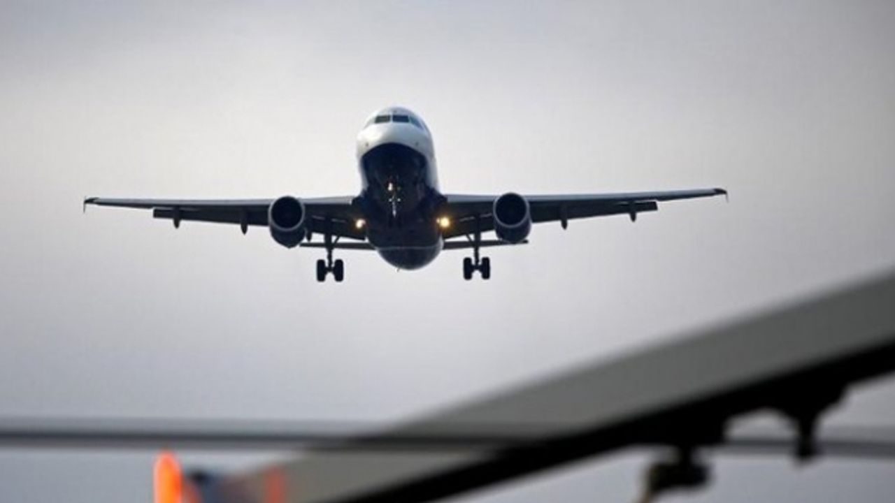Almanya'da grev nedeniyle 36 uçuş iptal edildi