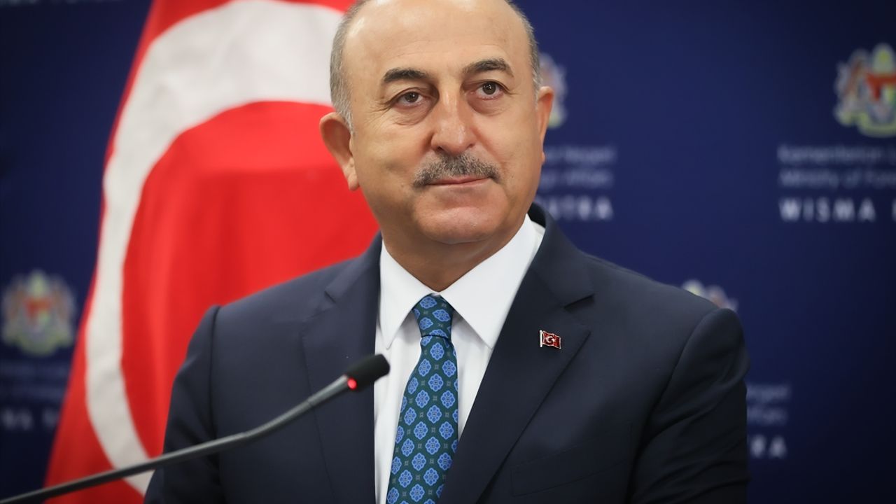 Bakan Çavuşoğlu'ndan 'Turkey değil Türkiye' uyarısı