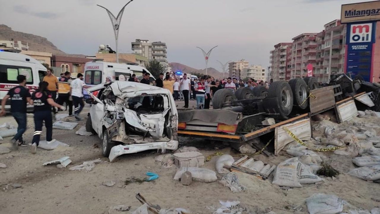 Mardin'deki kazada gözaltına alınan 2 TIR şoförü tutuklandı