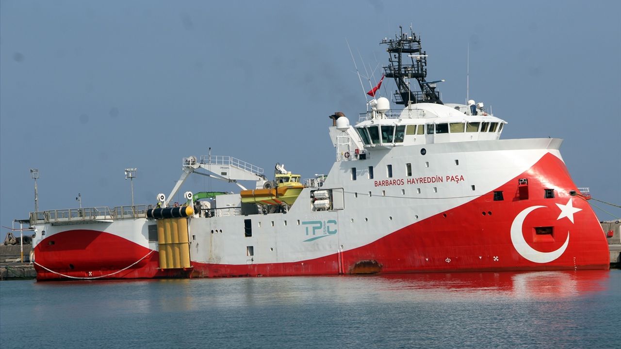 "Barbaros Hayrettin Paşa" sismik araştırma gemisi, Ünye Limanı'na geldi