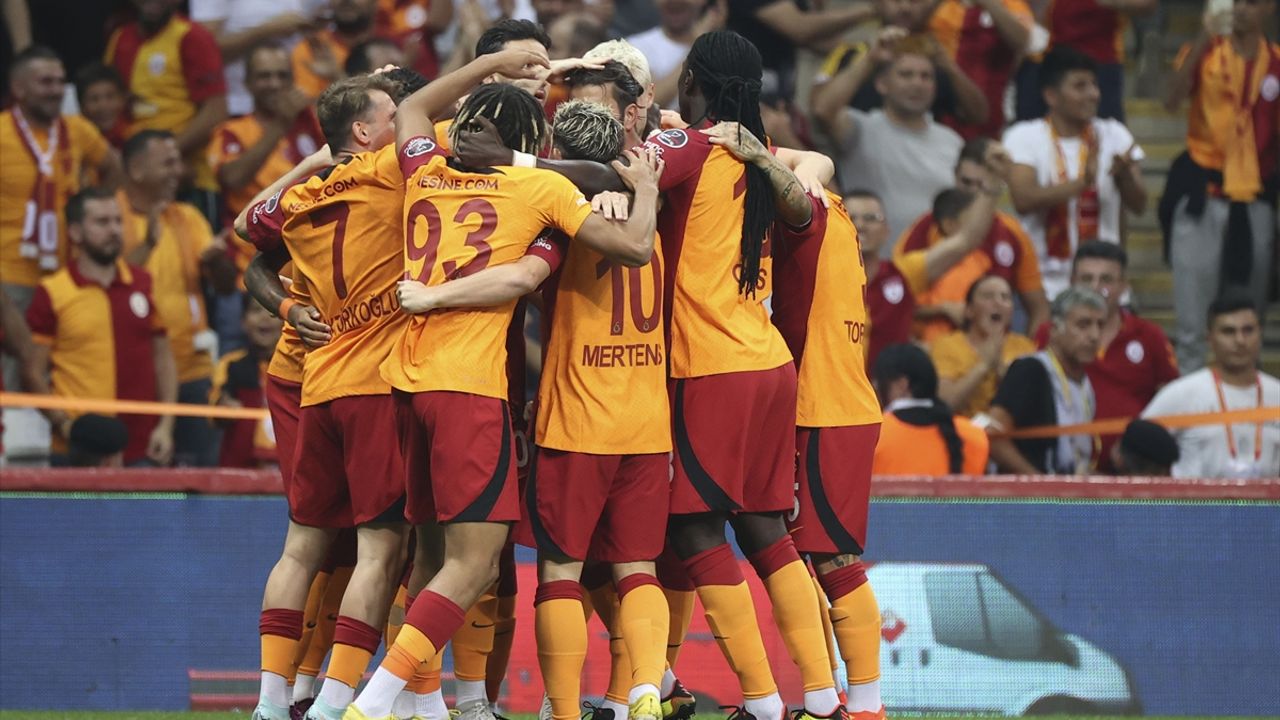 Galatasaraylı futbolcuların formalarını çalıp sattılar! 6 şüpheli hakkında iddianame
