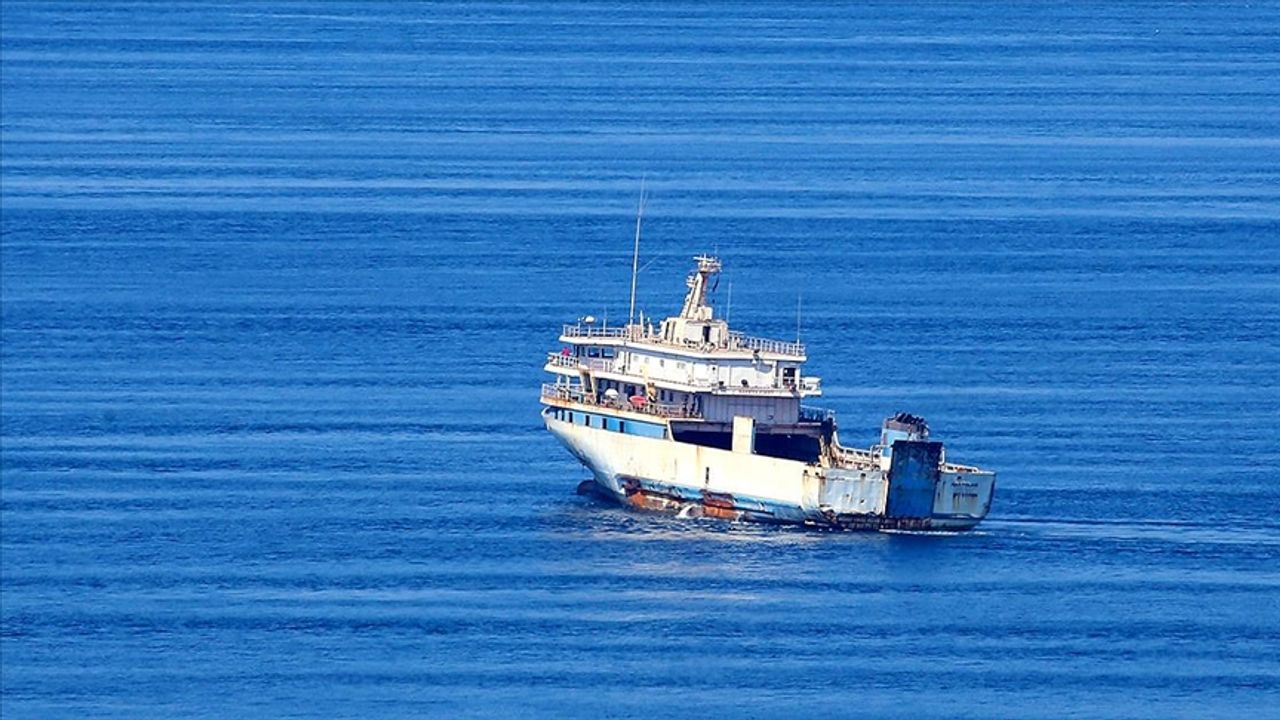 Yunanistan'ın taciz ateşi açtığı gemi Zeytinburnu açıklarına demirledi