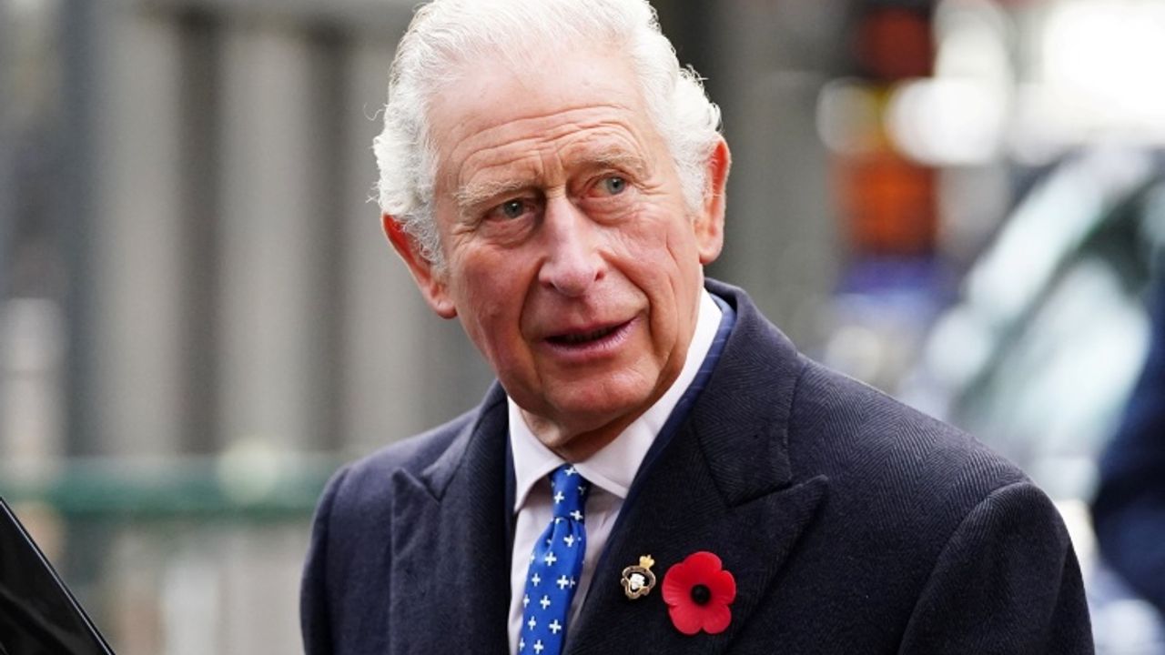 İngiltere Kralı 3. Charles "sadakat, saygı ve sevgiyle hizmet etmeyi" vadetti