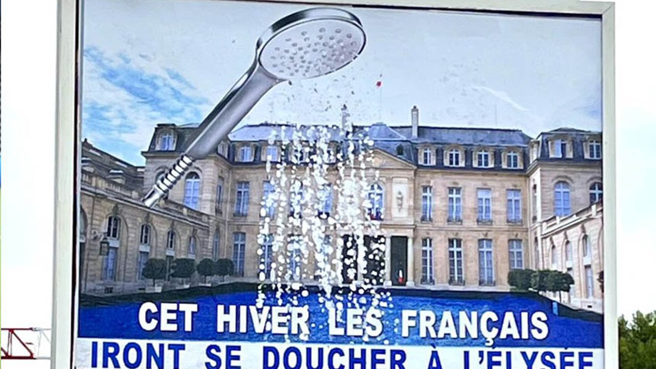 Fransa'da enerji sıkıntısına dikkati çeken afiş! Duş başlıklı Elysee Sarayı