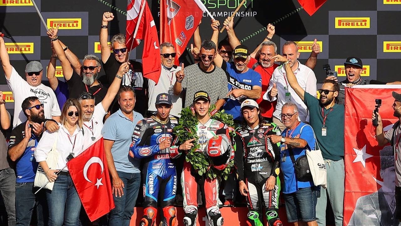 Milli motosikletçi Bahattin Sofuoğlu, WorldSSP Challange şampiyonu oldu