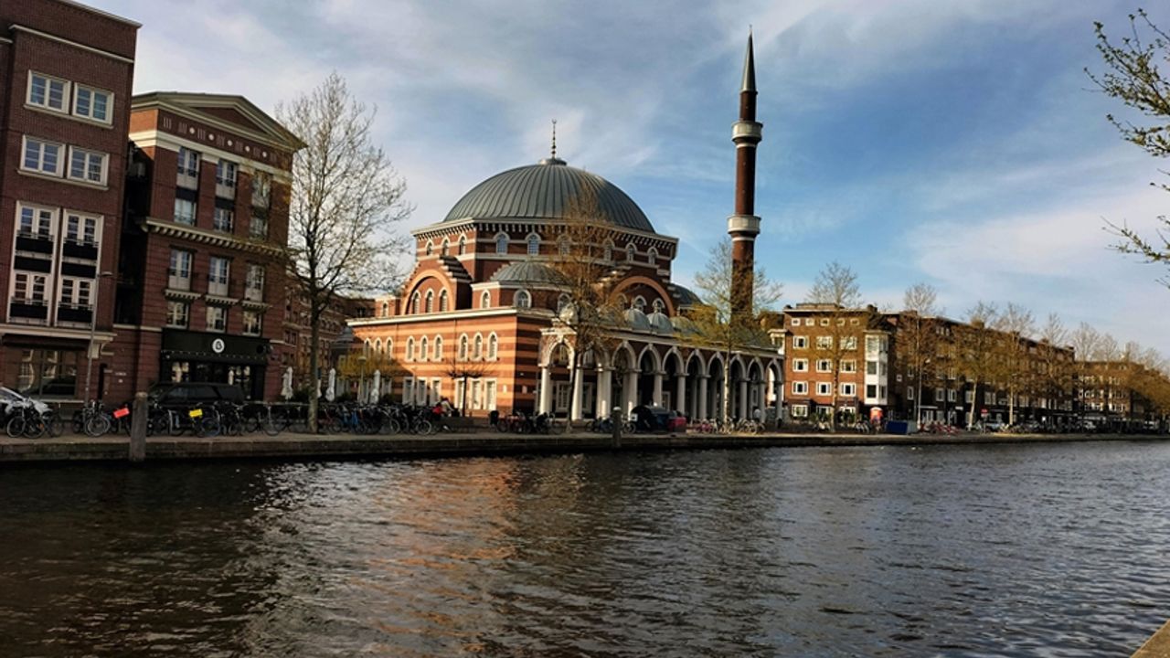 Amsterdam'da camilere LGBT dayatması