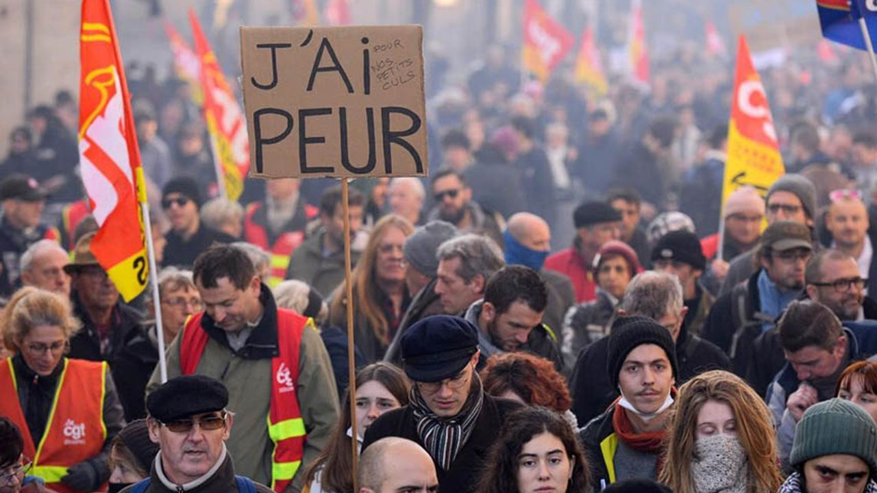 Paris'te grevler nedeniyle 'kara gün' olabilir