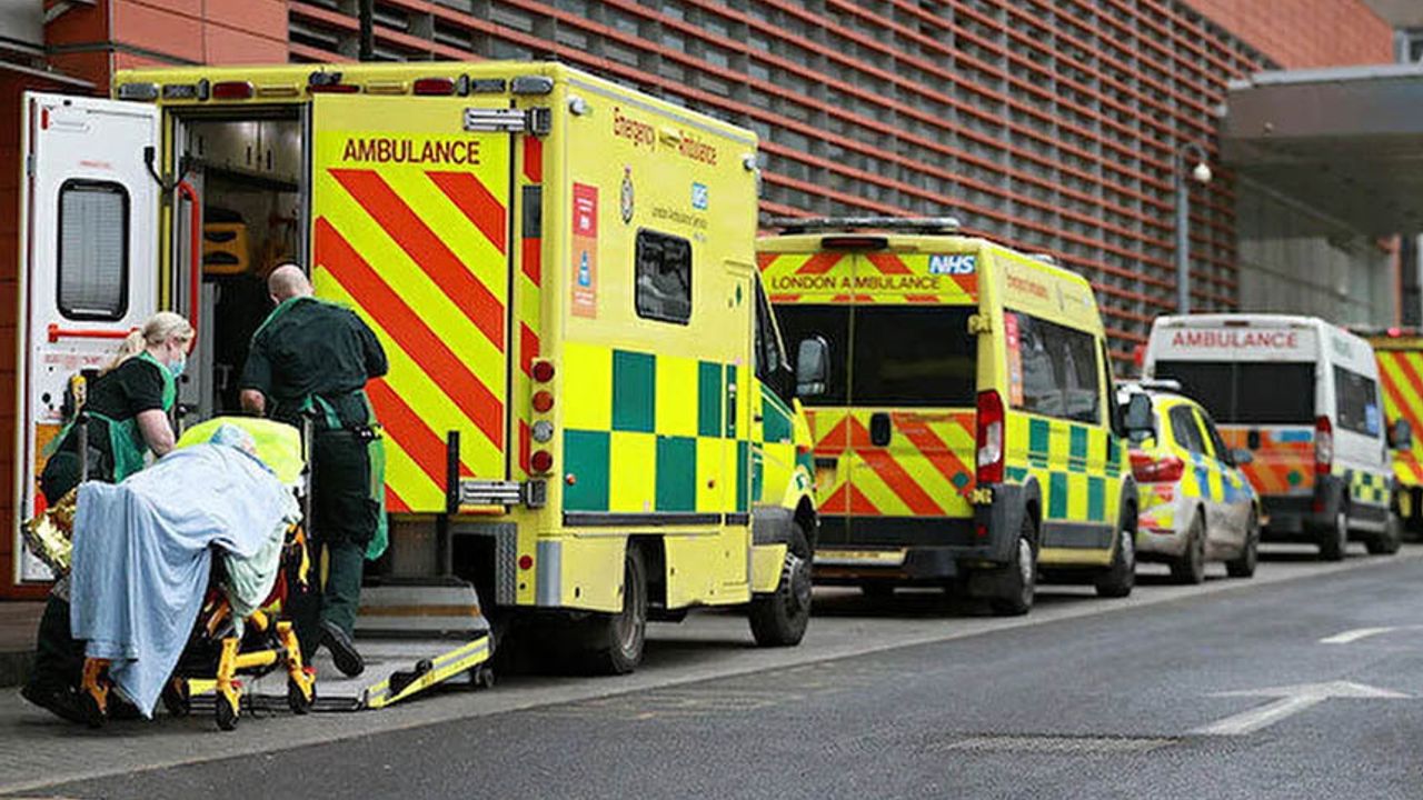 Galler'de 17 saat ambulans bekleyen 87 yaşındaki hasta öldü