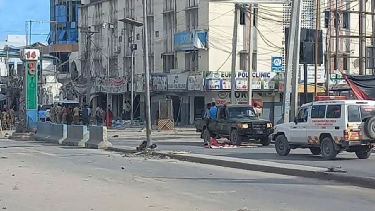 Somali'nin başkenti Mogadişu'da bomba yüklü araçlarla 2 saldırı