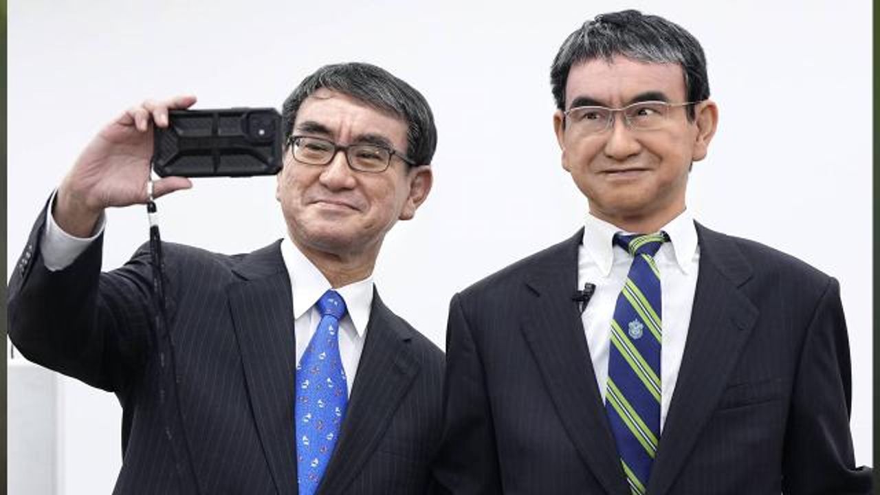 Japonya Dijital Dönüşüm Bakanı Kono, avatar robotunu tanıttı