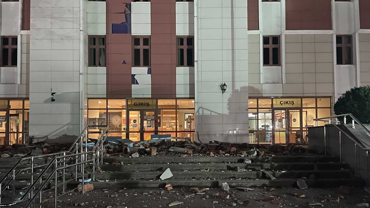 Depremin ardından Düzce Adliyesi hasar gördü - Habervakti, son dakika  haber, haber, güncel haberler, gazeteler