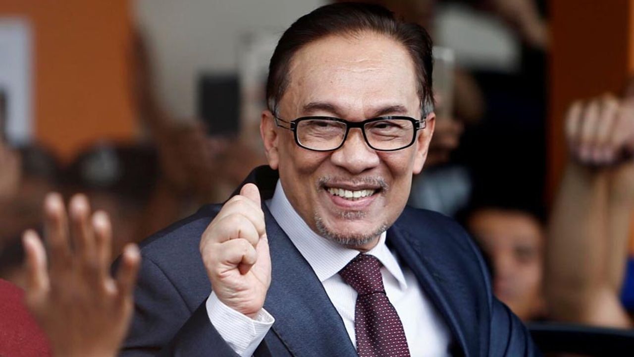 Malezya'nın yeni başbakanı Enver İbrahim oldu