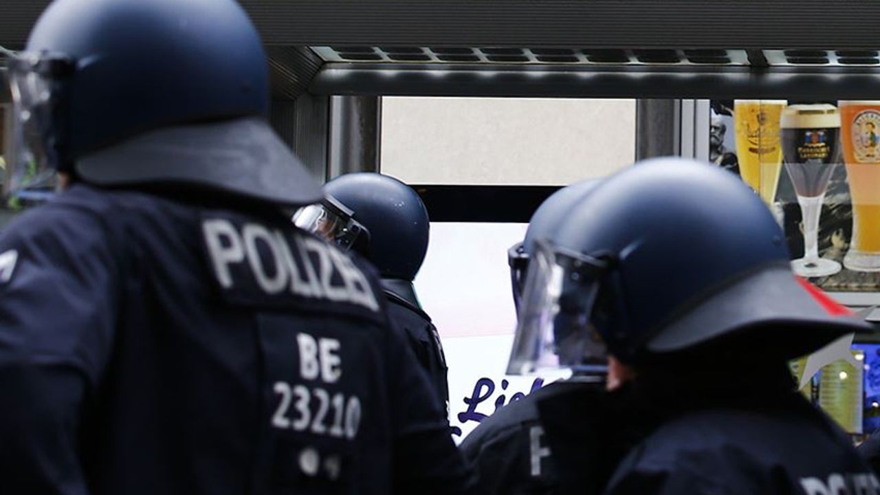 Almanya'da Türk kökenli polis 'kurumsal' bir boyut kazanan ırkçılığı mahkemeye taşıdı