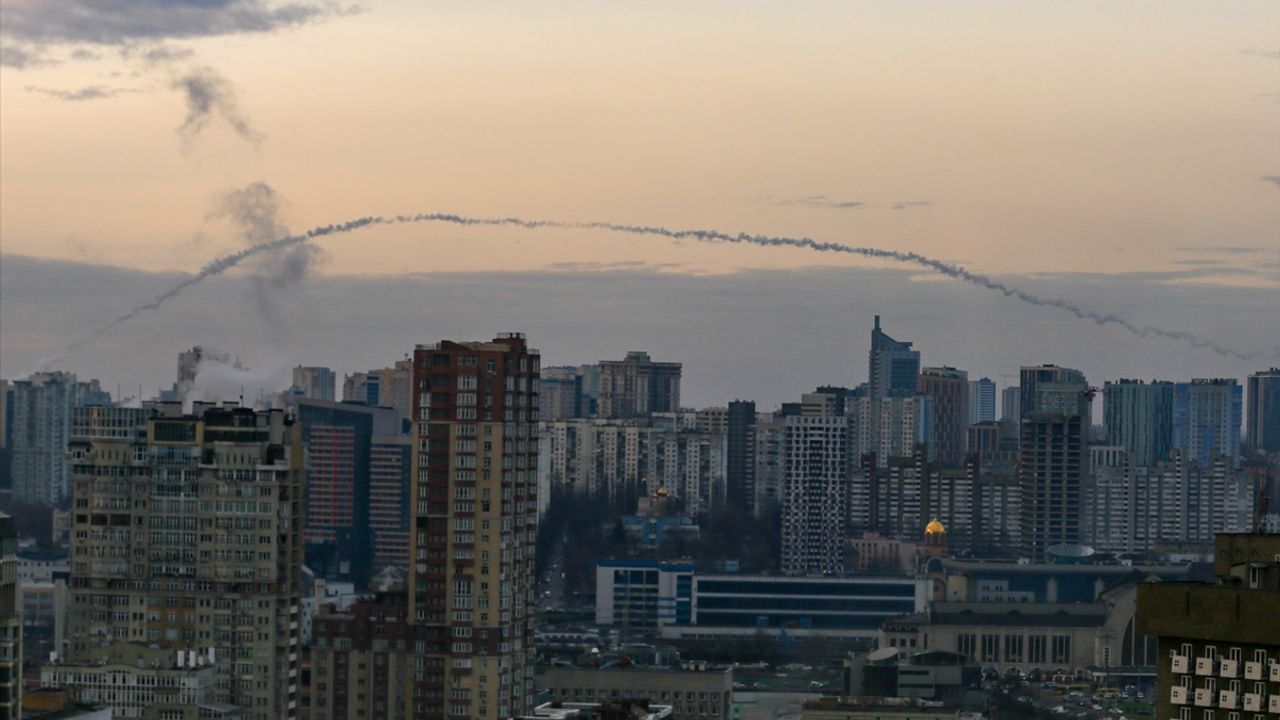 Kiev Belediye Başkanı Kliçko, kentte patlamaların olduğunu duyurdu