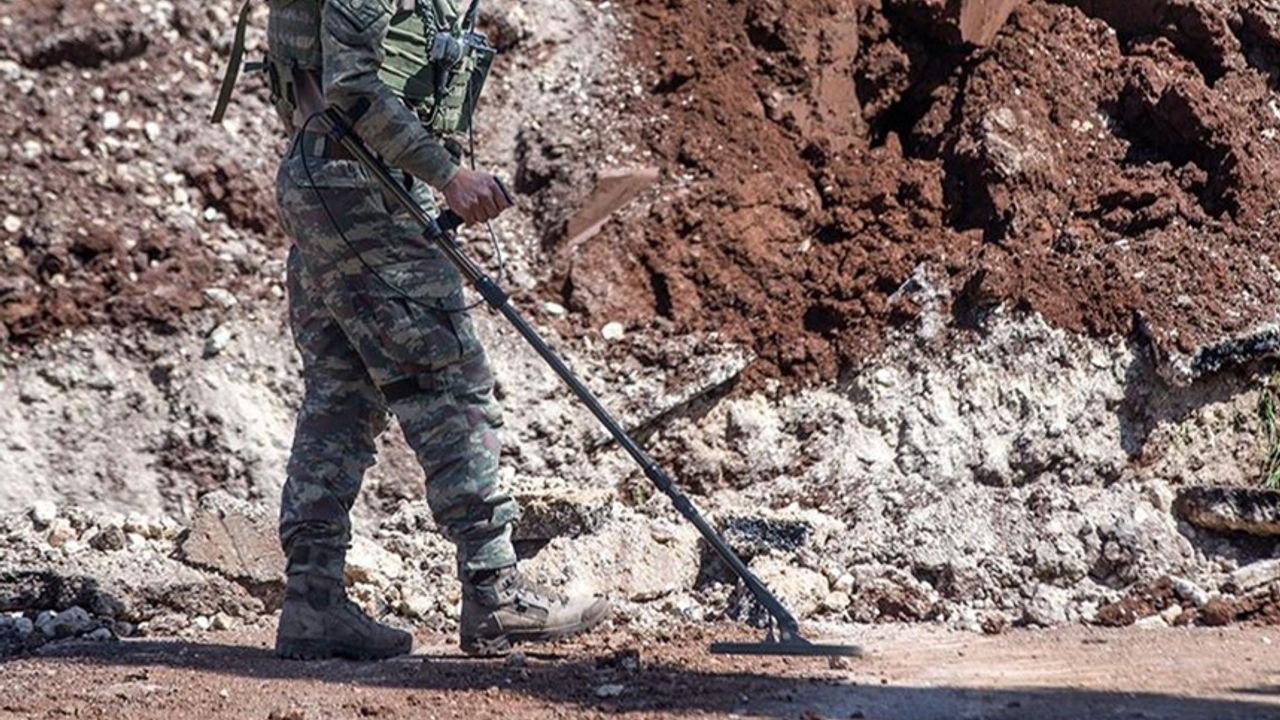 Tunceli'de teröristlerce araziye tuzaklanan 6 EYP imha edildi