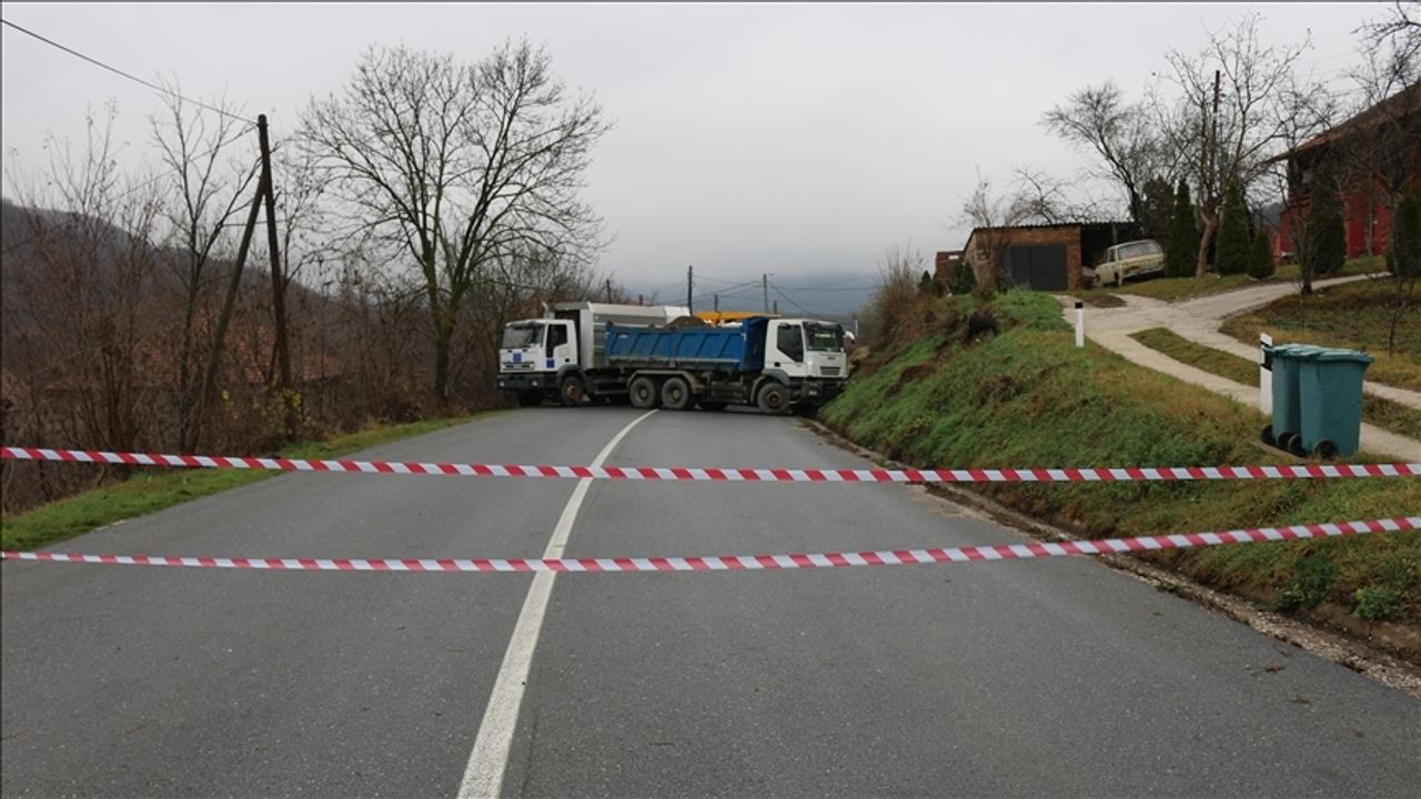 Vucic, Kosova ile gerginliğe neden olan barikatların kaldırılacağını duyurdu