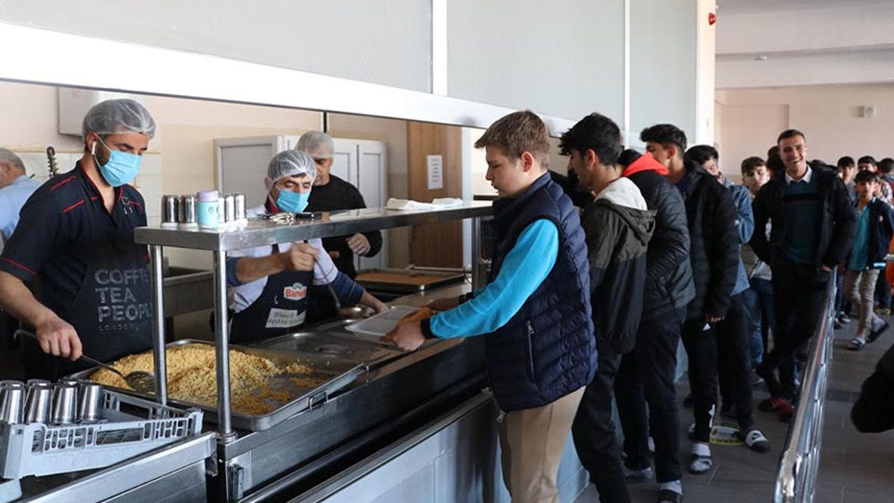 Milli Eğitim, Siirt'te 15 bin öğrenciye ücretsiz yemek hizmeti veriyor