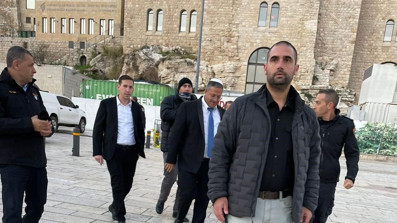 İsrail Ulusal Güvenlik Bakanı Ben-Gvir, Mescid-i Aksa'ya baskın düzenledi