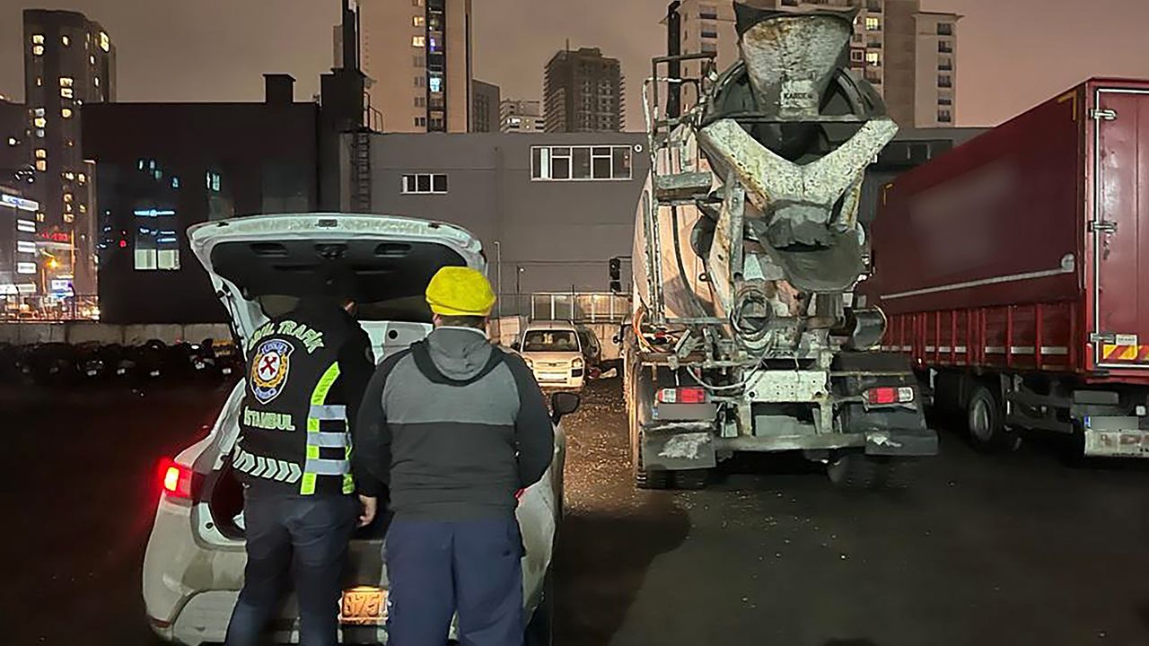 Ambulansa yol vermeyen beton mikserine ceza yağdı
