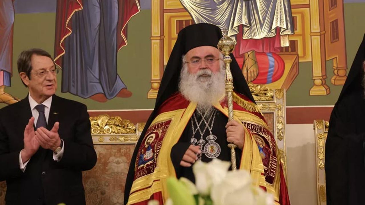 Başpiskopos cübbesini giyer giymez Türkleri hedef aldı!