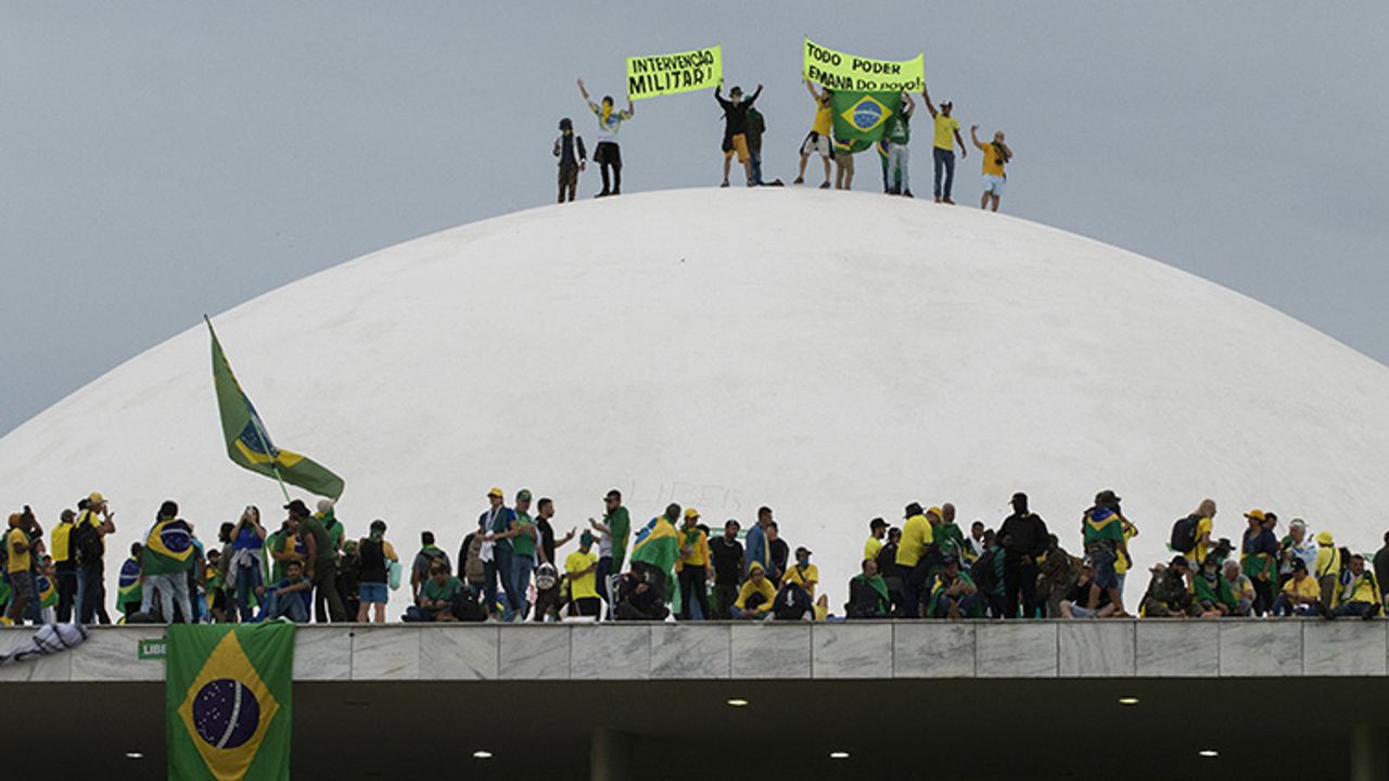Brasilia Federal Valisi 90 günlüğüne görevden alındı