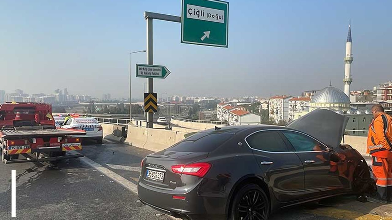 İzmir'de bariyerlere çarpan sürücü hayatını kaybetti