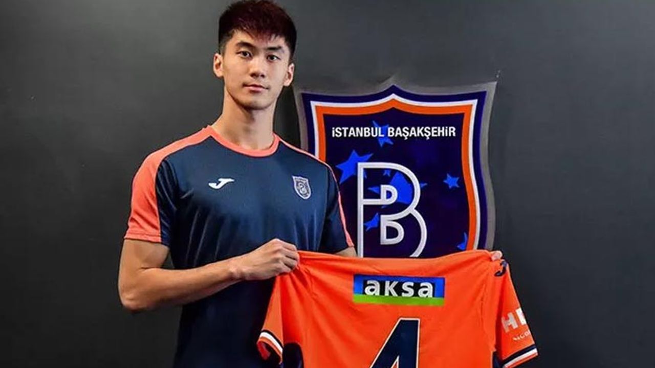 Süper Lig'in ilk Çinli futbolcusunu Başakşehir transfer etti