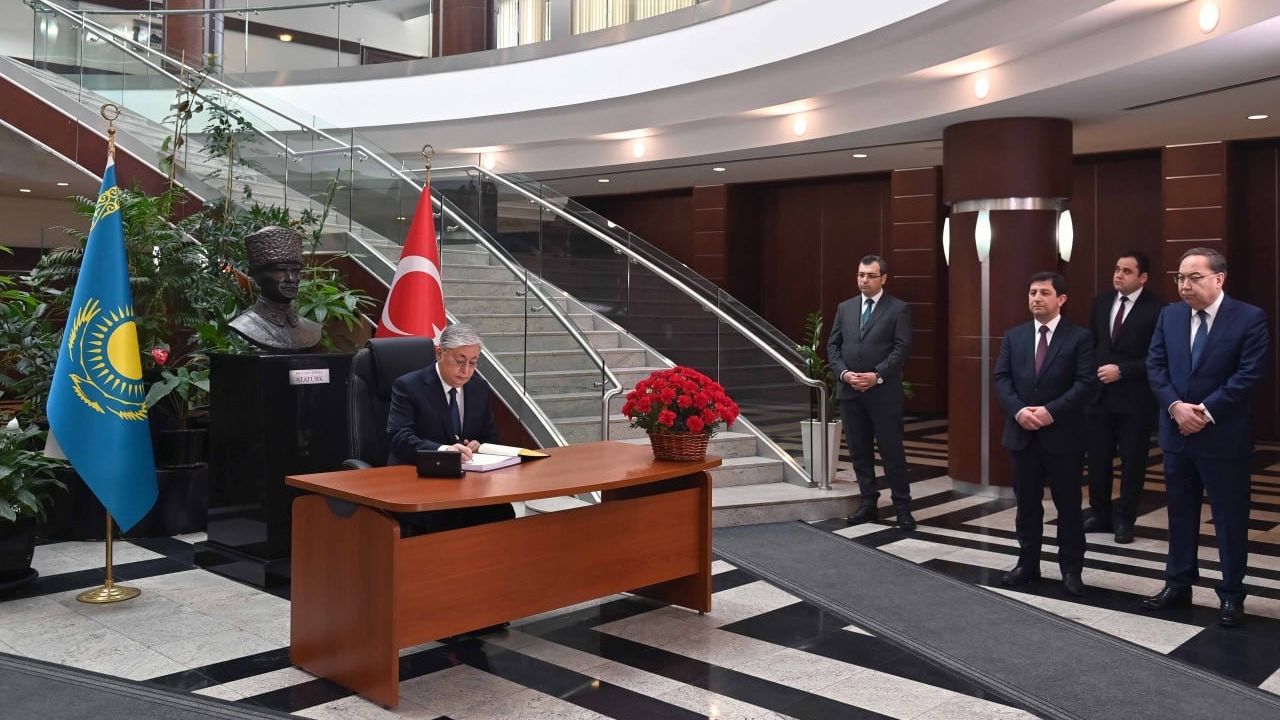 Kazakistan, Türkiye'ye 1 milyon dolarlık acil yardım desteği sağlayacak