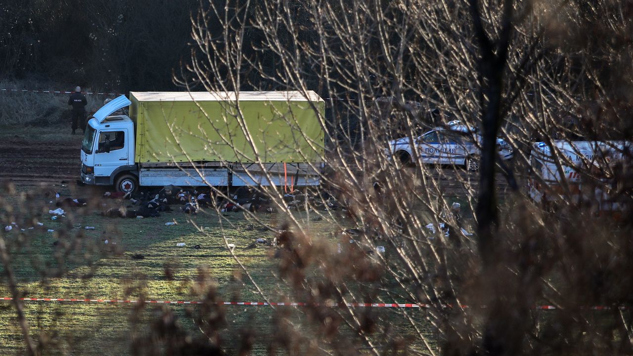 Bulgaristan’da bir kamyon kasasında  18 göçmen ölü bulundu