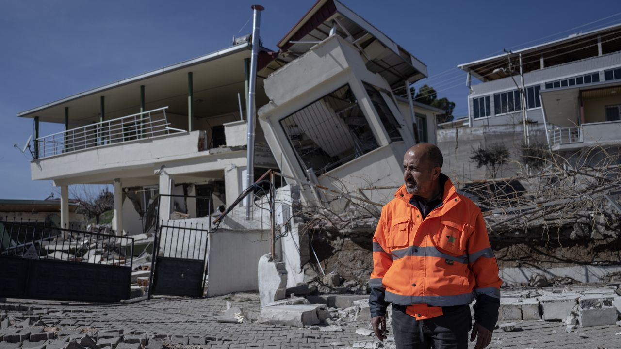 Depremde 448 sağlık çalışanı hayatını kaybetti