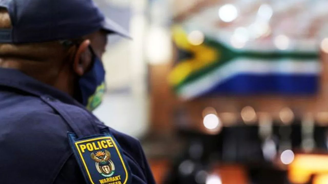 Güney Afrika'da ortaokul öğrencileri, öğretmen ve polisleri rehin aldı