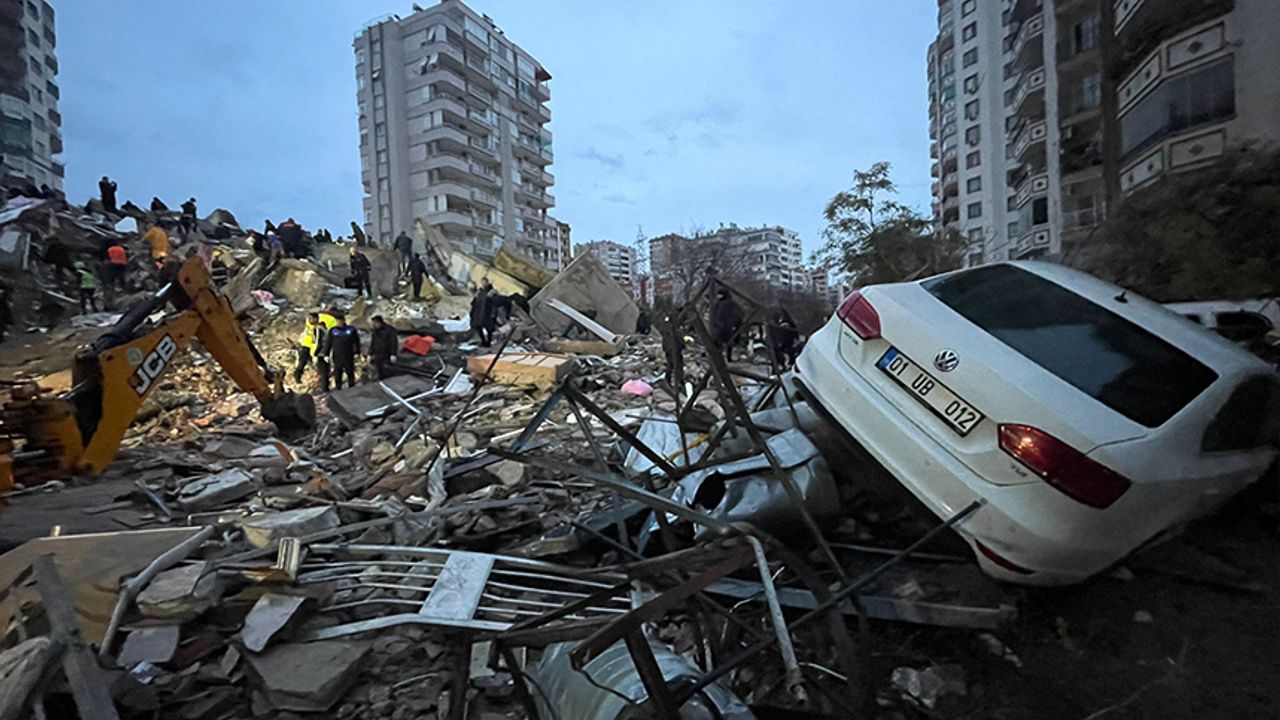 Kahramanmaraş'ta 7.4'lük büyük deprem! Birçok ilde binalar yıkıldı