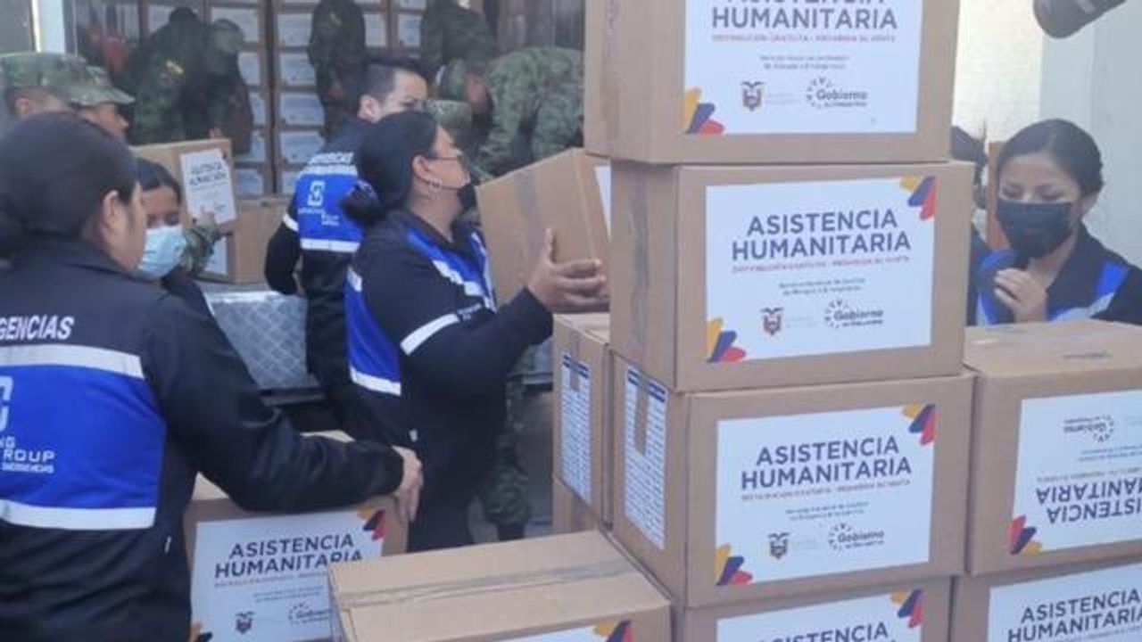 Ekvador'da Türkiye'deki depremzedeler için tonlarca yardım malzemesi toplandı