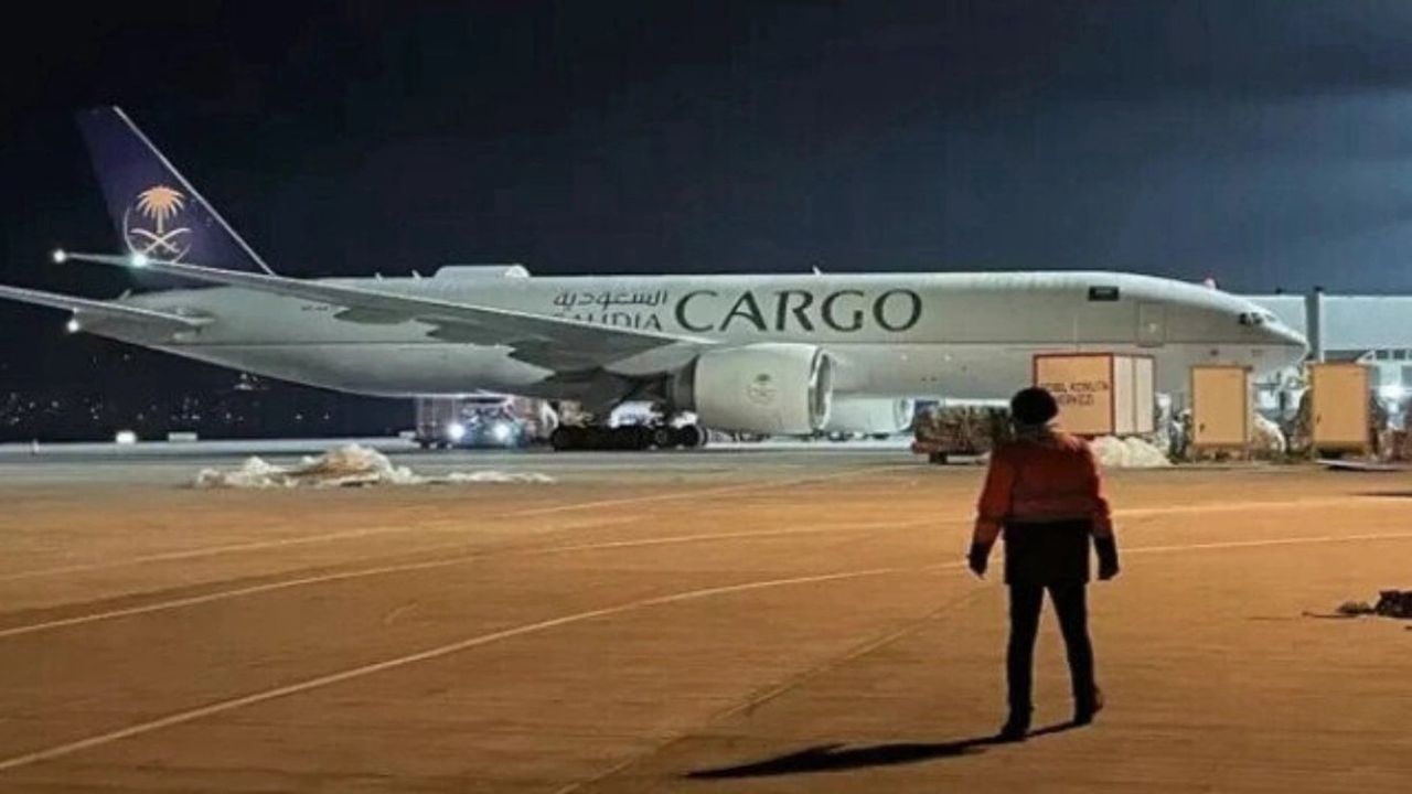 Suudi Arabistan'ın gönderdiği 12. yardım uçağı Türkiye'ye ulaştı