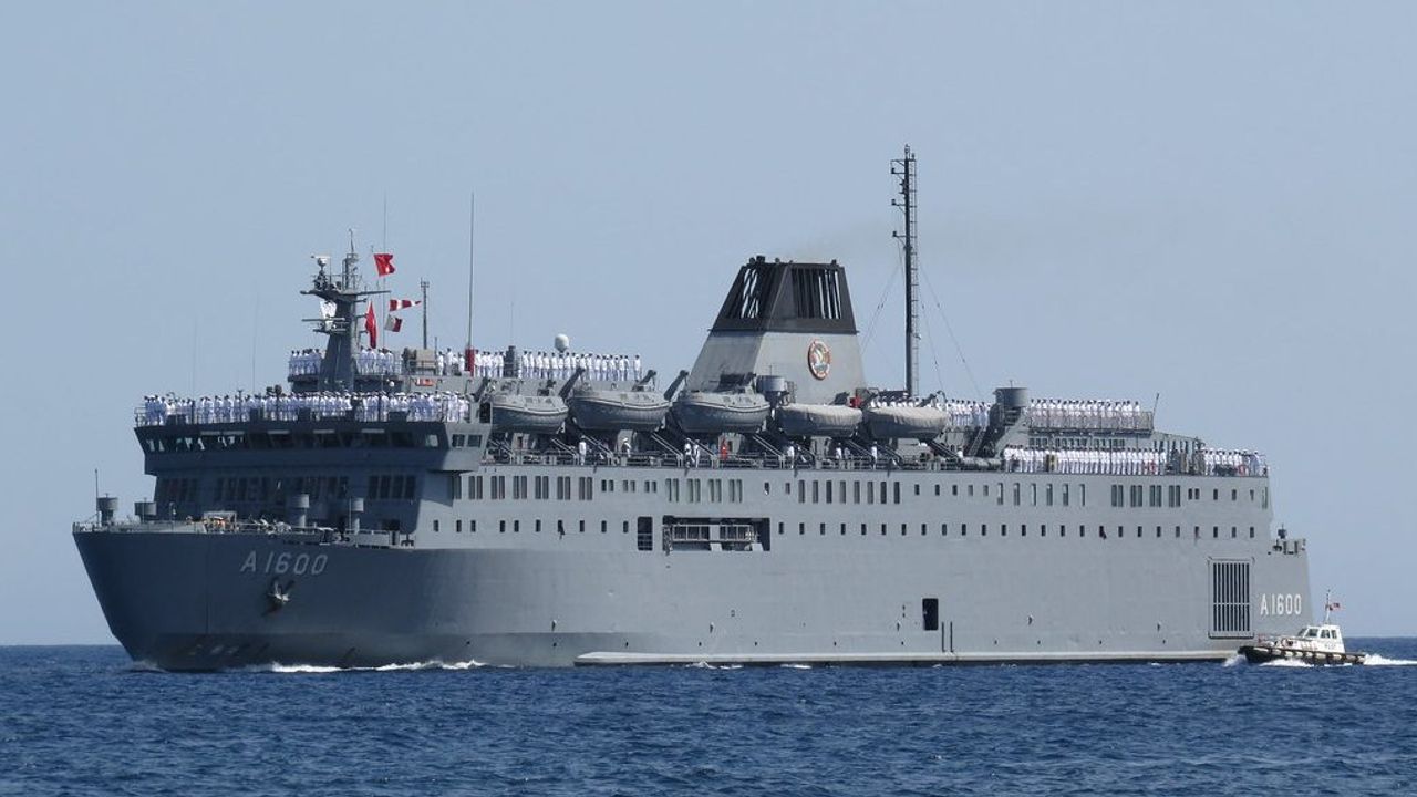 TCG İskenderun gemisi yaralıları Mersin'e taşıyacak