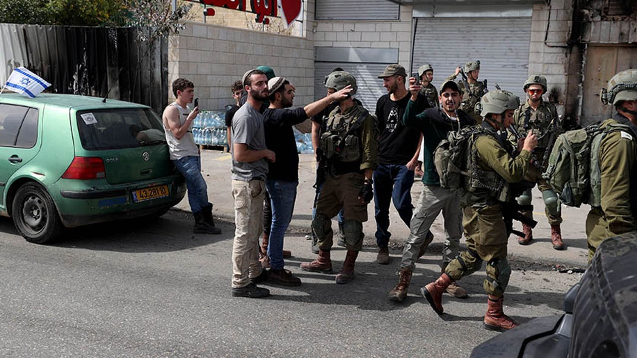 Batı Şeria'da işgalci Yahudiler terör estiriyor! 2 Filistinli topluluğa saldırı