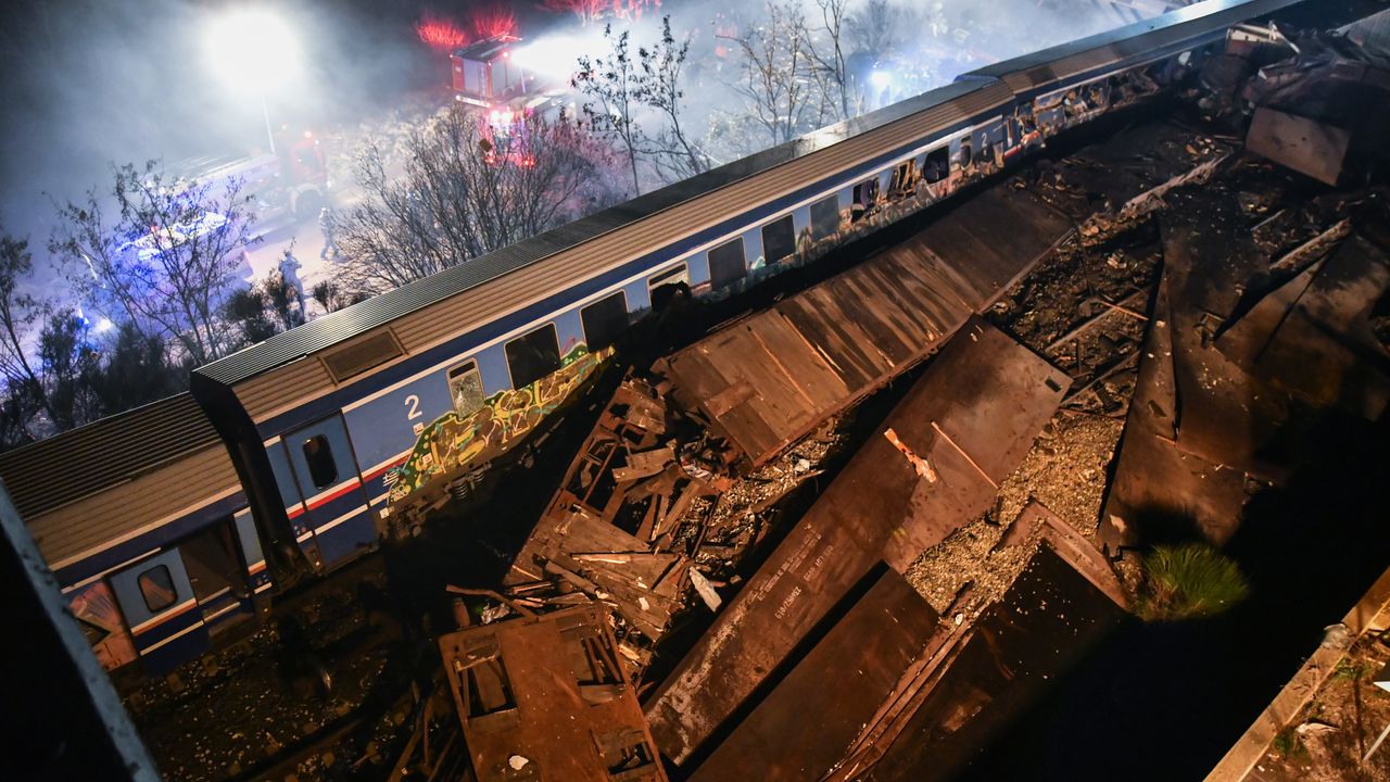 Yunanistan'da 36 kişinin öldüğü kazanın yaşandığı demiryolunda "ciddi sorunlar" olduğu iddiası