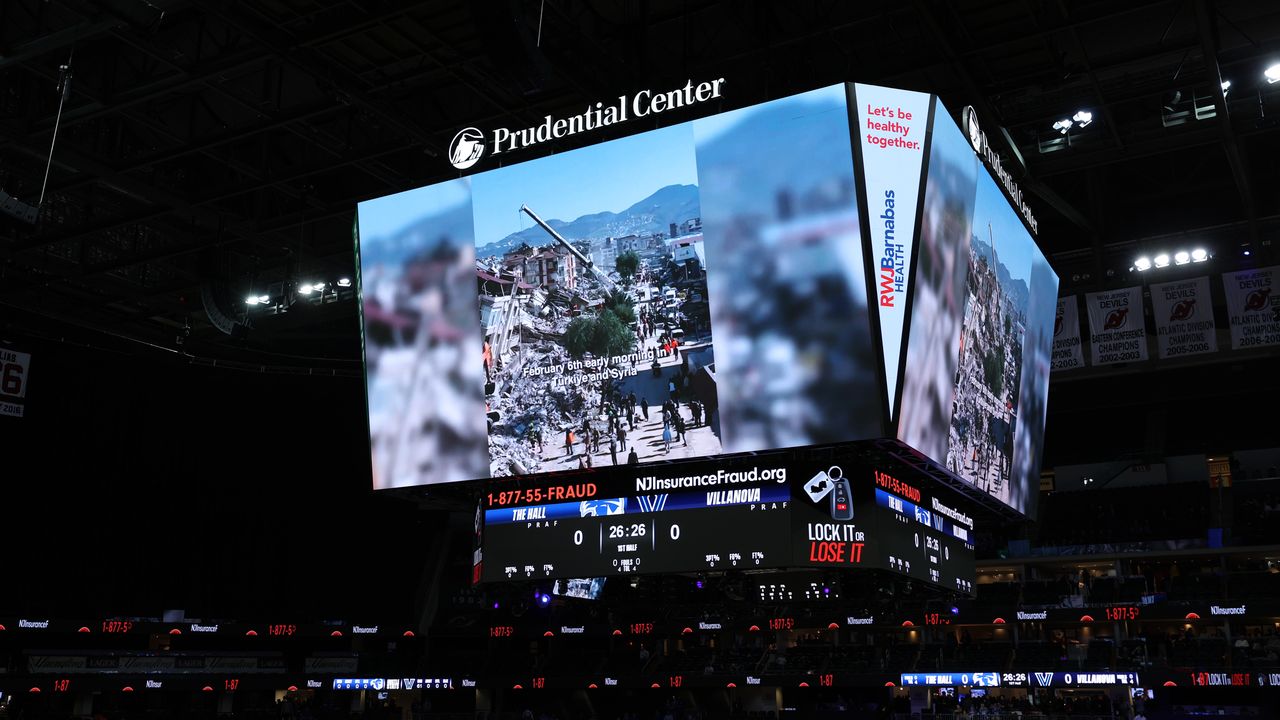 ABD'de basketbol maçında Türkiye'deki depremzedeler için yardım organizasyonu düzenlendi