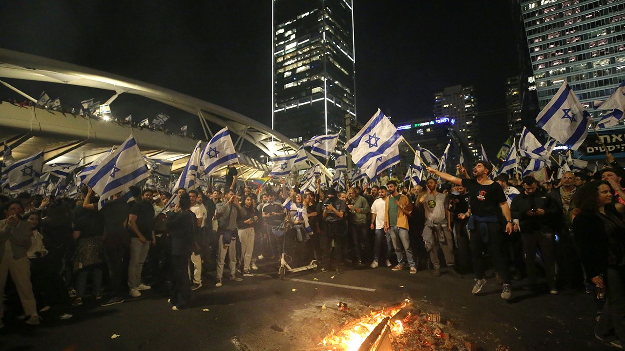 İsrail'de bazı belediye başkanları, Netanyahu'nun ofisi önünde açlık grevine başlıyor