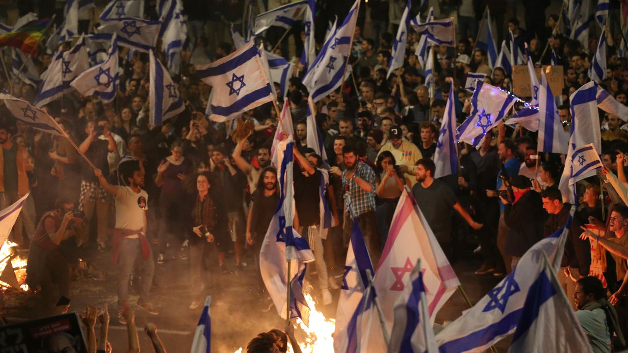 İsrail’deki “yargı reformu” krizi yüz binlerce İsrailliyi sokaklara döktü