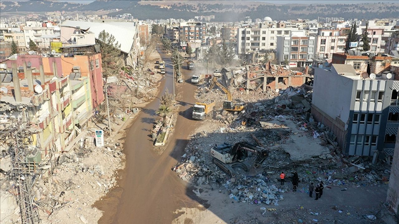 Depremlerde yıkılan binalarla ilgili tutuklananların sayısı 218'e yükseldi
