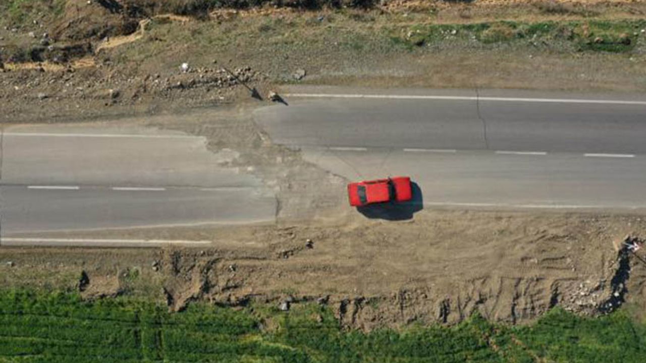 Kahramanmaraş'ta yollar 4 metre kaydı