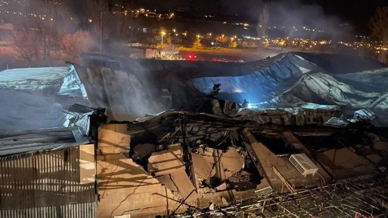 Kayseri'de fabrika yangını: Fabrikanın çatısı çöktü