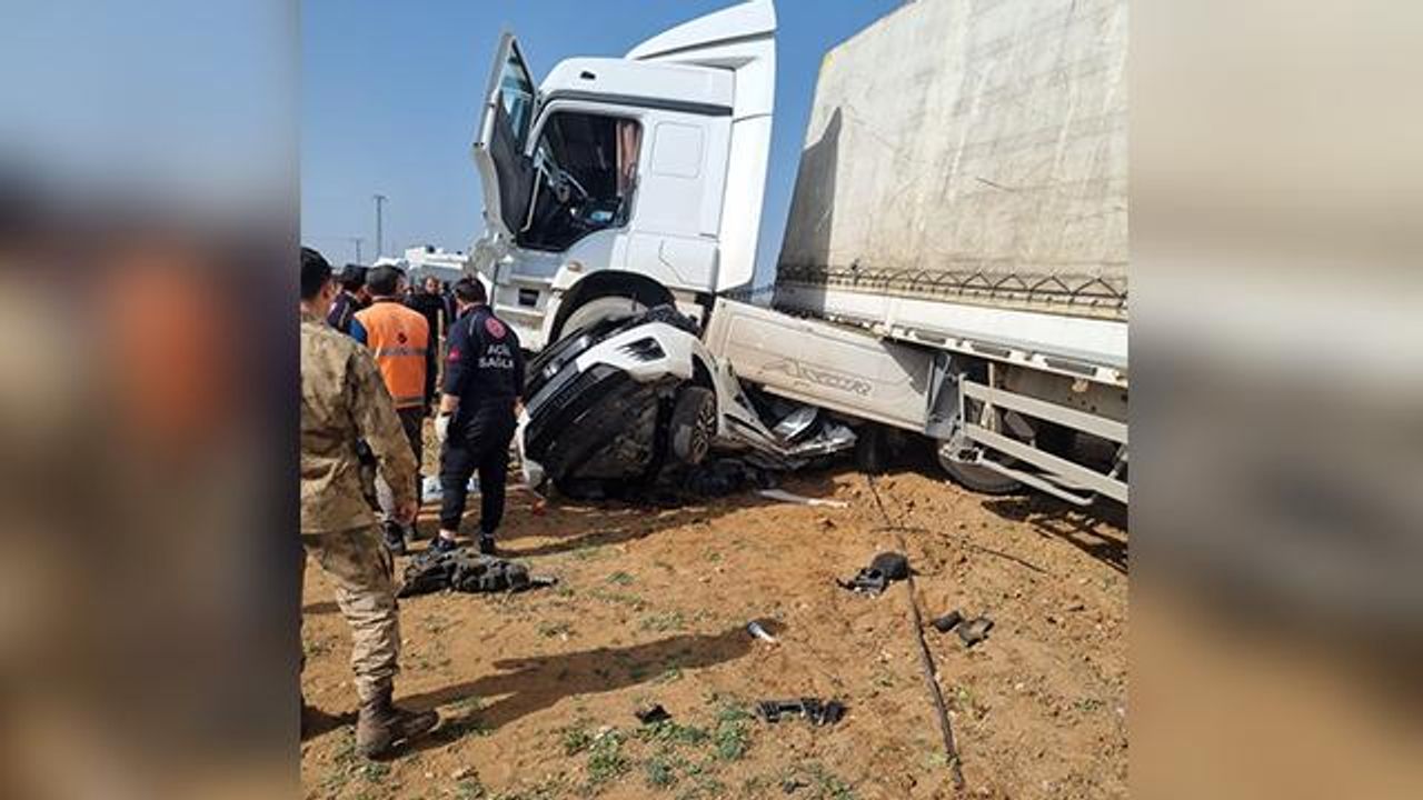 Mardin'de TIR ile otomobil çarpıştı: 2 ölü, 2 yaralı