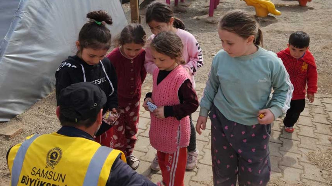 Samsun Büyükşehir Belediyesi depremzede çocuklara 125 bin oyuncak dağıttı