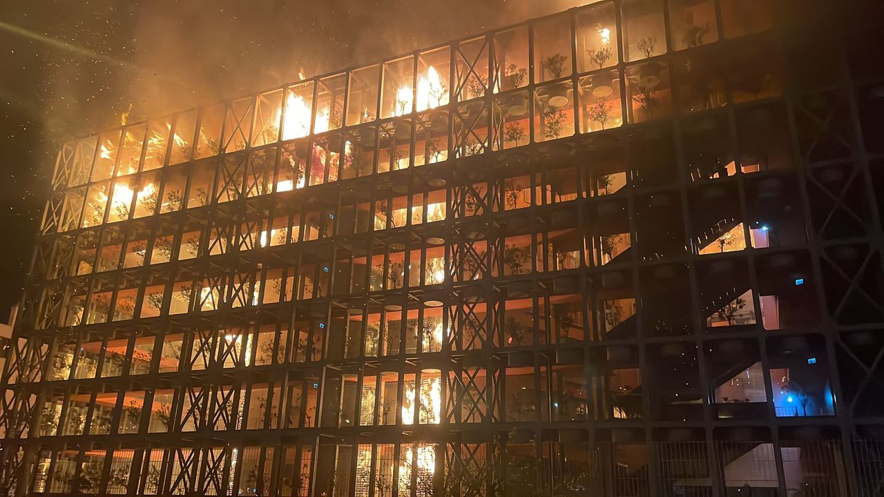 İzmir'de sitede büyük yangın